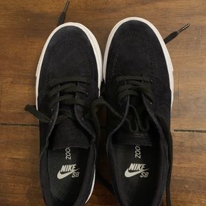 Nike Boys Shoes Size 4